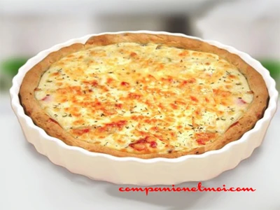 Quiche au blanc de poulet déchiqueté et à la farine de riz