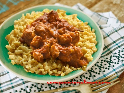 Ragout de porc au paprika ou pörkölt hongrois
