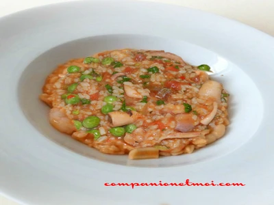 Riz aux calamars et aux petits pois