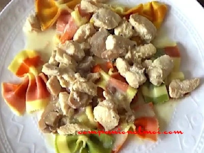 Sauté de poulet à la moutarde et aux champignons