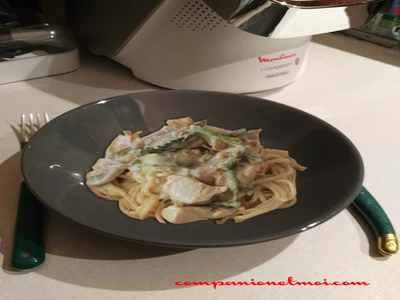 Spaghetti au poulet et aux asperges vertes