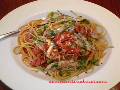 Spaghetti aux anchois et tomates fraiches