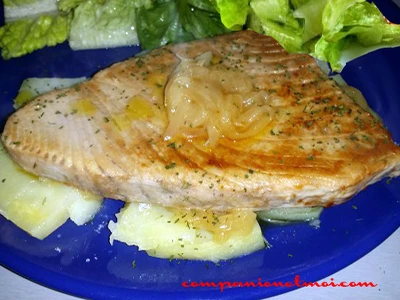 Steak de thon poêlé et salade