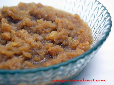 Chutney de pommes et de raisins secs