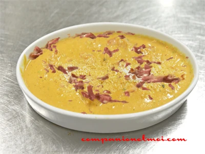 Sauce au curry et aux lardons