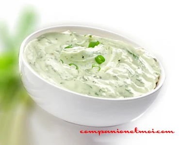 Sauce au yaourt et fines herbes