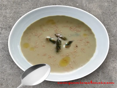 Crème d'asperges au sésame