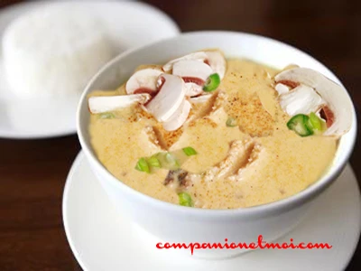 Potage thaïlandais au poulet et au lait de coco