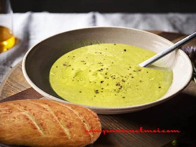 Soupe détox au chou kale pois cassés et tofu