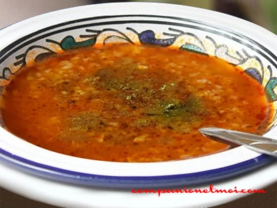 Soupe libanaise à la semoule d'orge et origan