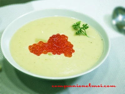 Velouté d'asperges vertes aux œufs de saumon