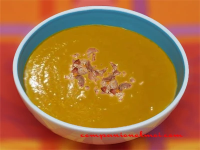 Velouté de butternut aux champignons et brisures de châtaignes
