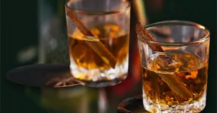 Cocktail de whisky à la cannelle