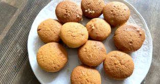 Muffins aux noix de macadamia et au caramel