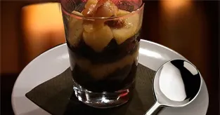 Verrines de boudin noir pommes et crevettes