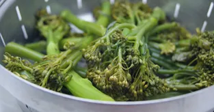 Broccolini à la vapeur