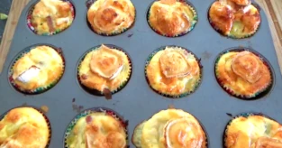 Mini soufflés aux poireaux lardons fumés et chèvre