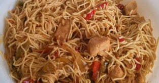 Nouilles chinoises au poulet et sauce soja