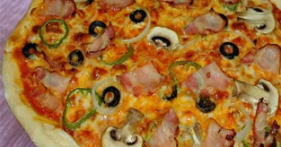 Pizza bacon et champignons