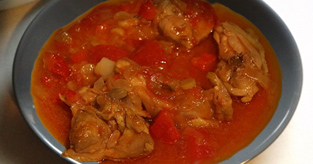 Poulet chilindron sauce tomate et poivrons