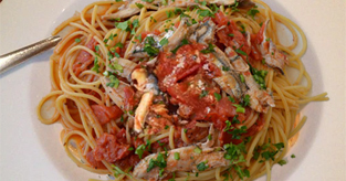 Spaghetti aux anchois et tomates fraiches