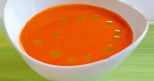 Soupe froide de tomates et de basilic