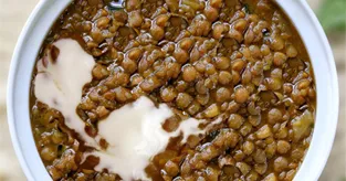 Soupe iranienne de lentilles vertes au yaourt