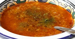 Soupe libanaise à la semoule d'orge et origan